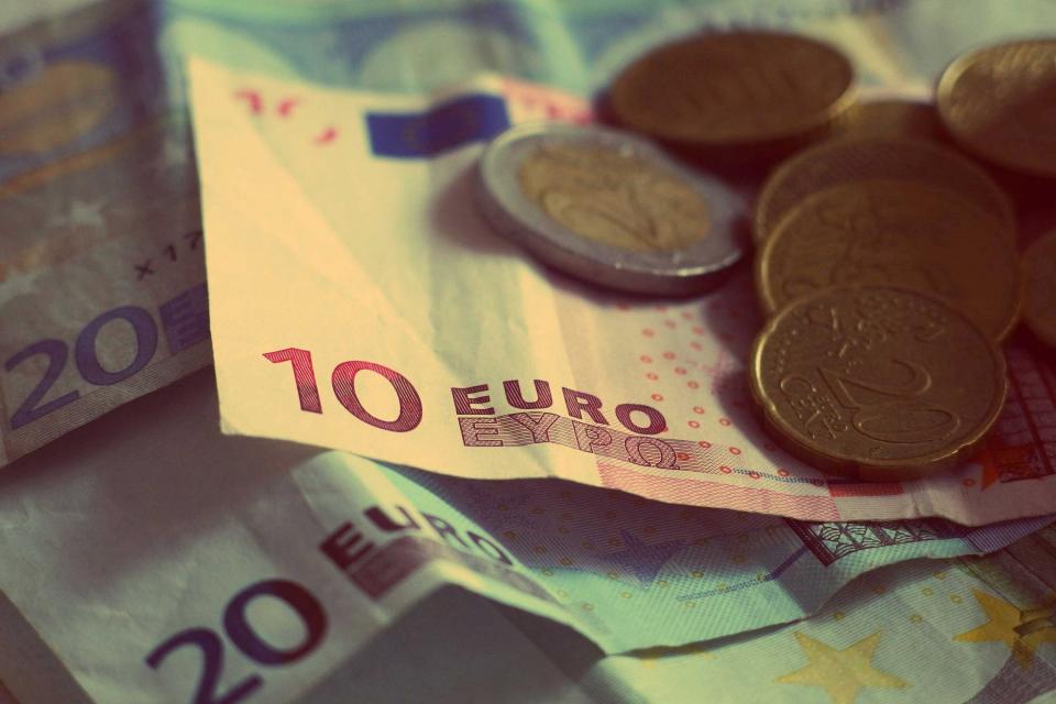 Foreign currency notes and coins
